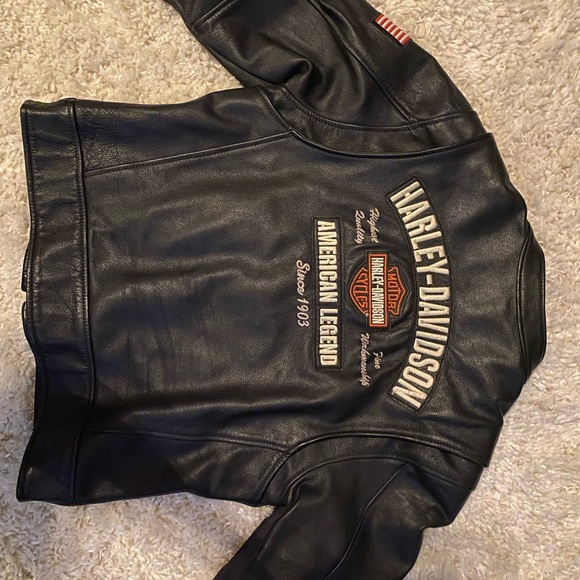 Harley-Davidson leather jacket. Excellent condition.Logo patch on back. Medium - Picture 13 of 17